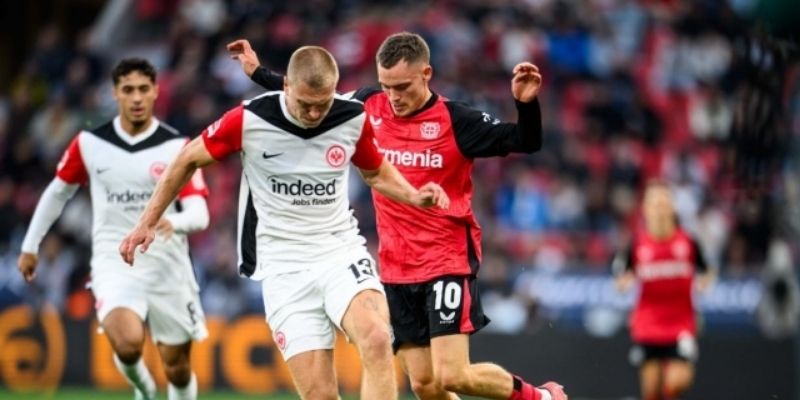 Phân tích chiến thuật cho thấy Leverkusen thắng nhờ hai biên